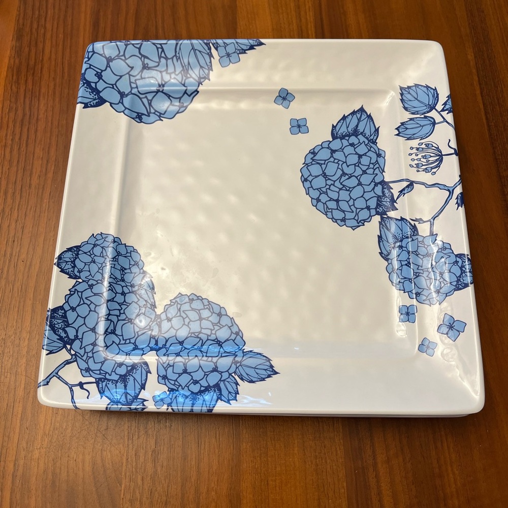8- Sur La Table Melamine Square dinner plate with Hydrangeas - set of 8